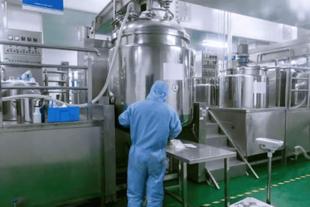 GMP Cleaning of pharmaceutical vessels